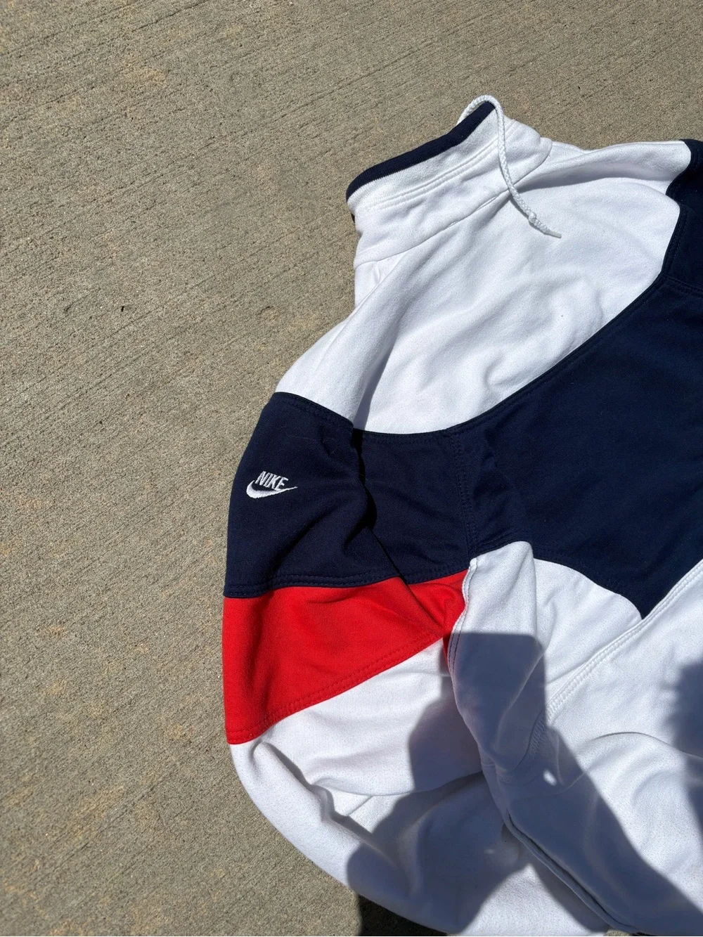 Nike Men’s White/Navy/Red Colorblock Half-Zip Sweater